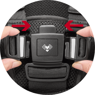 左右のベルトを中央のバックルにそえるだけ。